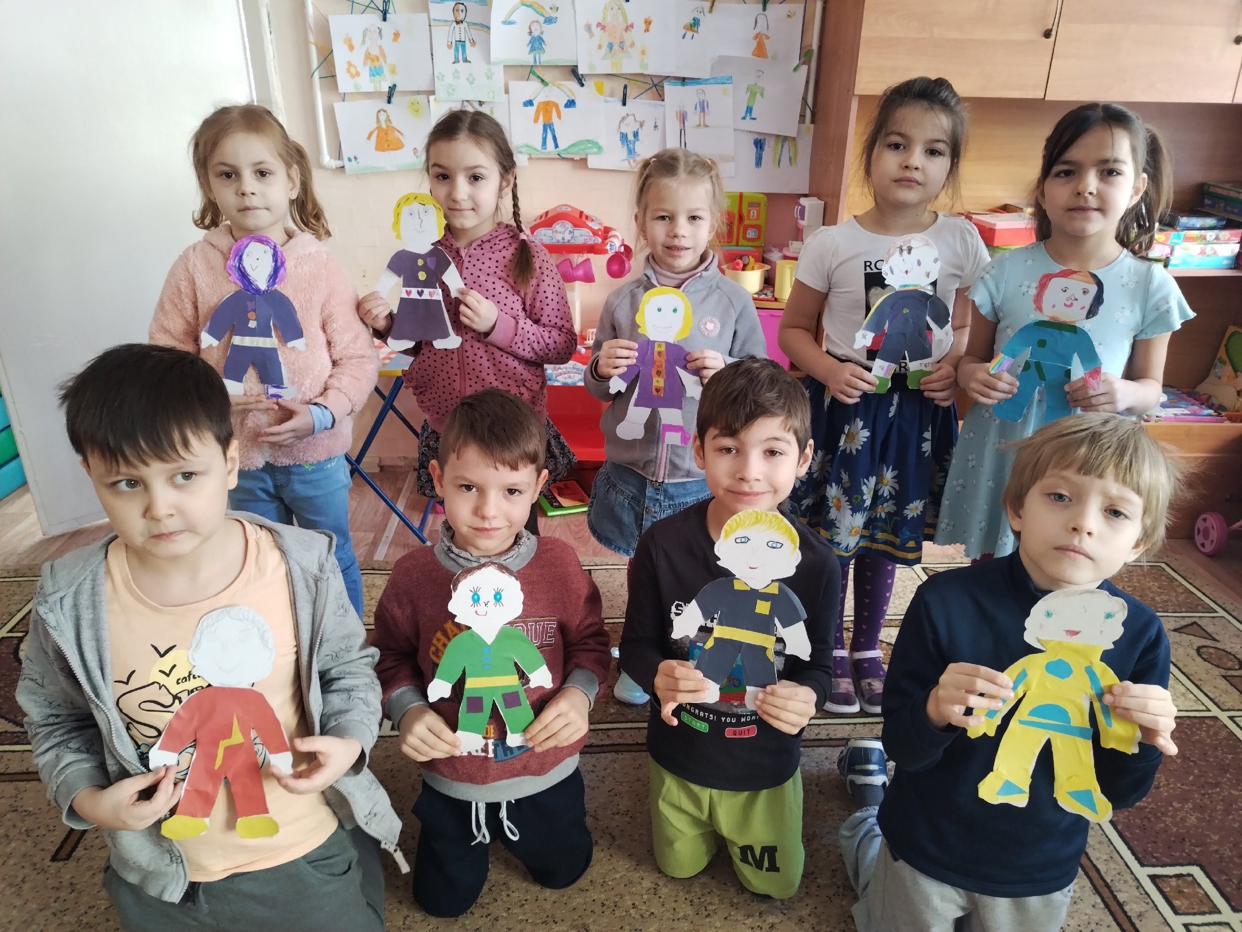 девочки в детском саду 