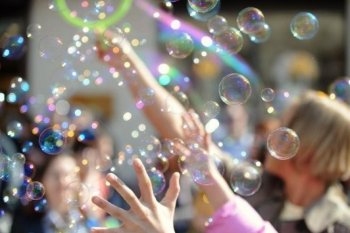 Шоу мыльных пузырей в детском саду