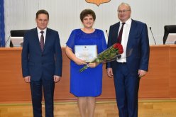 Виктор Кувайцев наградил педагогических работников