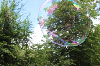 Праздник мыльных пузырей в детском саду